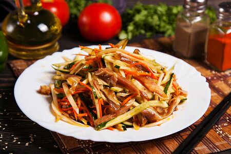 Свиные ушки с овощами