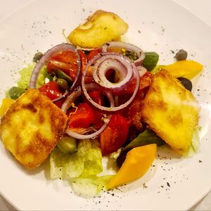 Салат Греческий с теплой брынзой