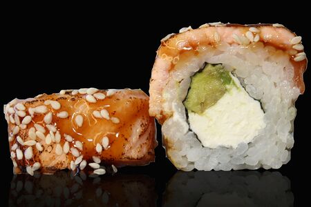 Обожжённый лосось с авокадо