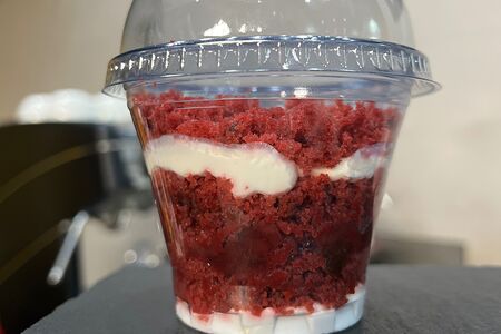 Красный бархат клубничный