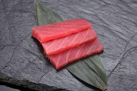 Сашими Тунец