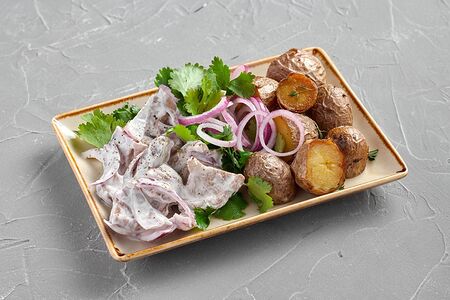 Грузди в сметане с печеным картофелем