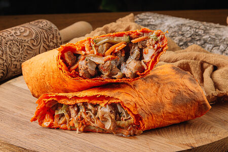 Запеченный ролл из печи в сырном лаваше