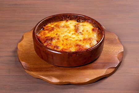 Запечённый баклажан с томатами и сыром сулугуни