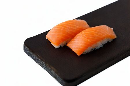 Суши с лососем