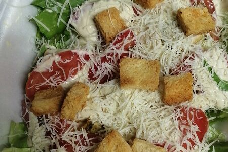 Салат Цезарь с мясом цыпленка