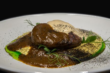 Говяжьи щёчки