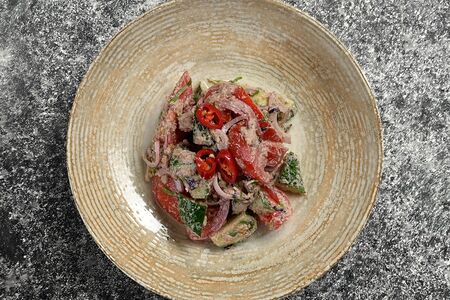 Овощной салат по-грузински с ореховой заправкой