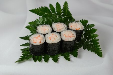 Ролл с креветкой