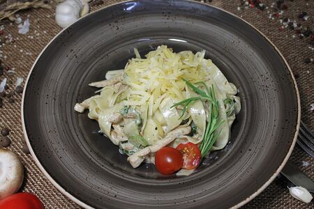 Паста с курицей и белыми грибами