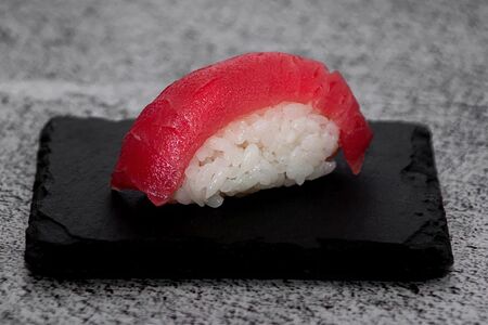 Нигири с тунцом
