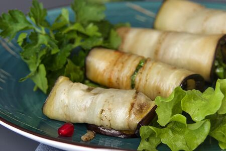 Рулеты из баклажана с куриным филе