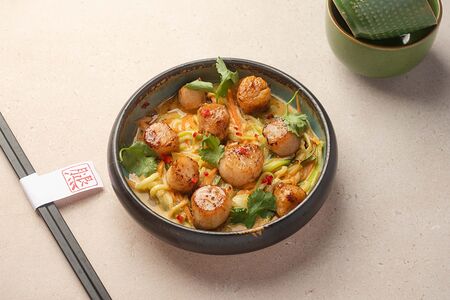 Мурманские гребешки с желтым карри