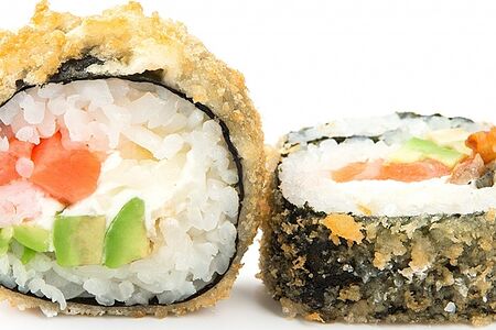 Ролл жареный с лососем темпура