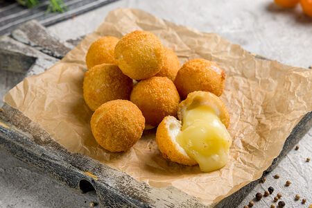 Жареные шарики из моцареллы