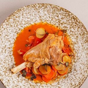 Գառան սրունք անուշաբույր բանջարեղենով