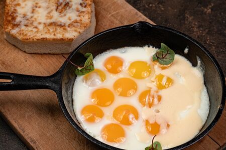 Дюжина перепелиных яиц