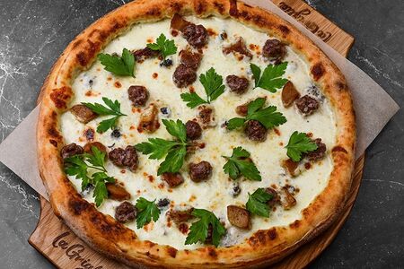 Пицца с белыми грибами и митболами