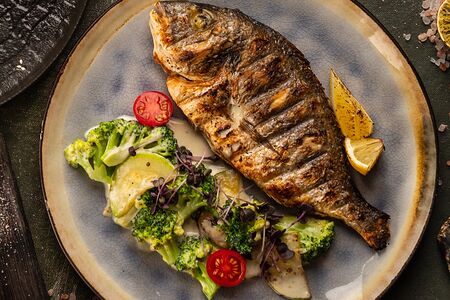 Дорадо с овощами в сливочном соусе