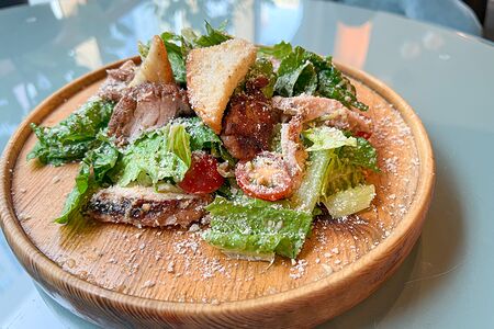 Салат Цезарь с курочкой
