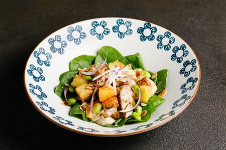 Салат с цыплёнком гриль