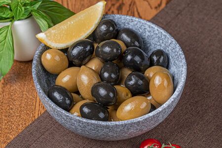 Оливки и маслины