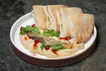 Хумус с печёным баклажаном