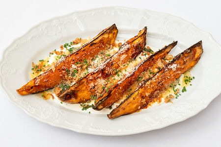 Батат терияки с трюфельной сметаной и пармезаном