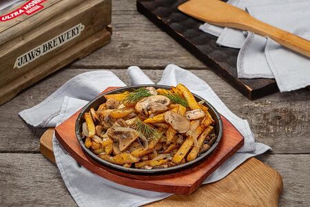 Картошка, жареная на сале с грибами