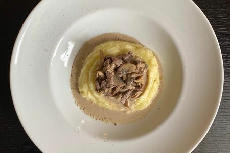 Бефстроганов с картофельным пюре