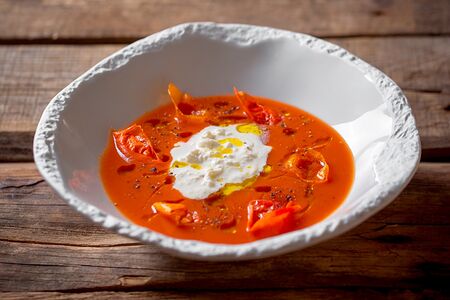 Томатный суп со страчателлой