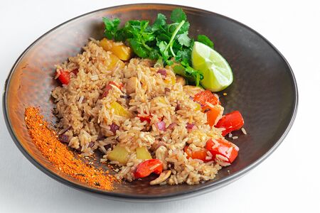 Рис с ананасом и яйцом