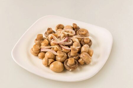 Шампиньоны маринованные