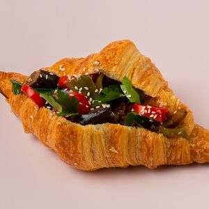 Круассан с овощами