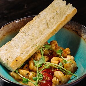 Соте из тигровых креветок