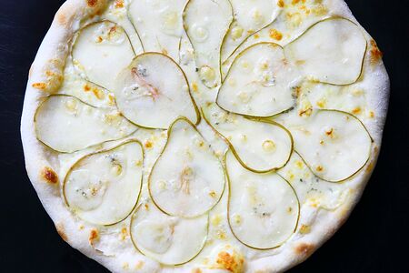 Груша с горгонзолой