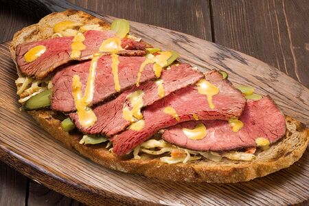 Брускетта с ростбифом