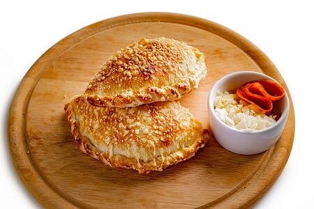 Мини-кальцоне с пепперони