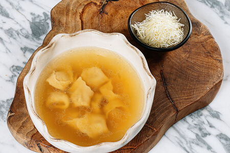 Куриный бульон с тортеллини