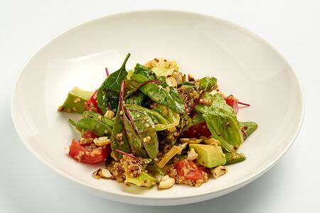 Салат с томатами и киноа