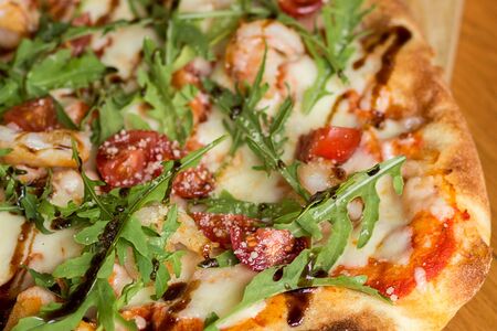 Пицца с креветками