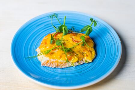 Филе горбуши с томатом под сыром