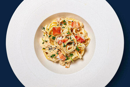 Феттучини с камчатским крабом в соусе биск