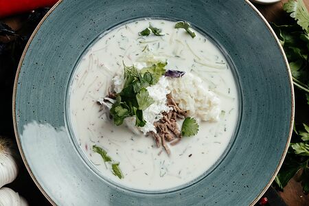 Окрошка на сметане с ростбифом