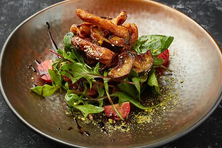 Салат с баклажанами и курицей