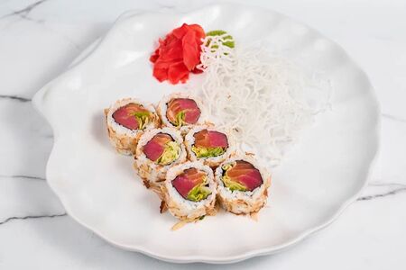 Ролл с тунцом и лососем