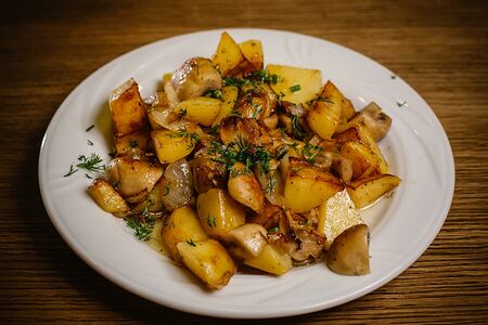 Грибы жаренные с картофелем и луком