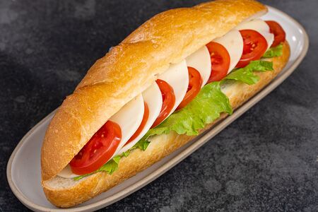 Сэндвич с помидорами и моцареллой Хl