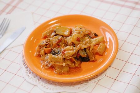 Капуста, тушенная с грибами