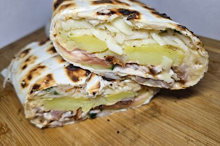 Шаурма со свининой и голландским сыром